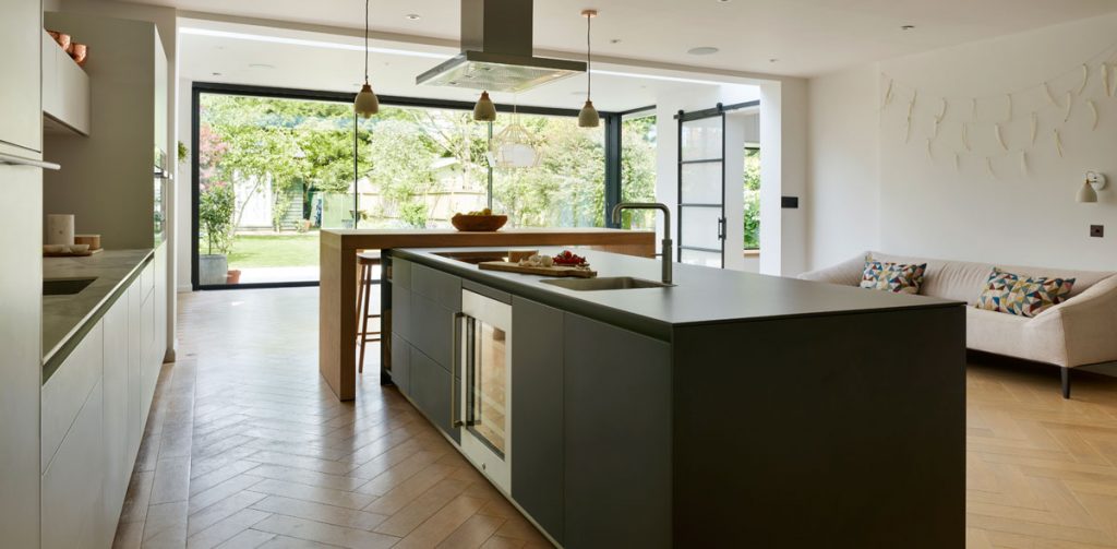 Black kitchen