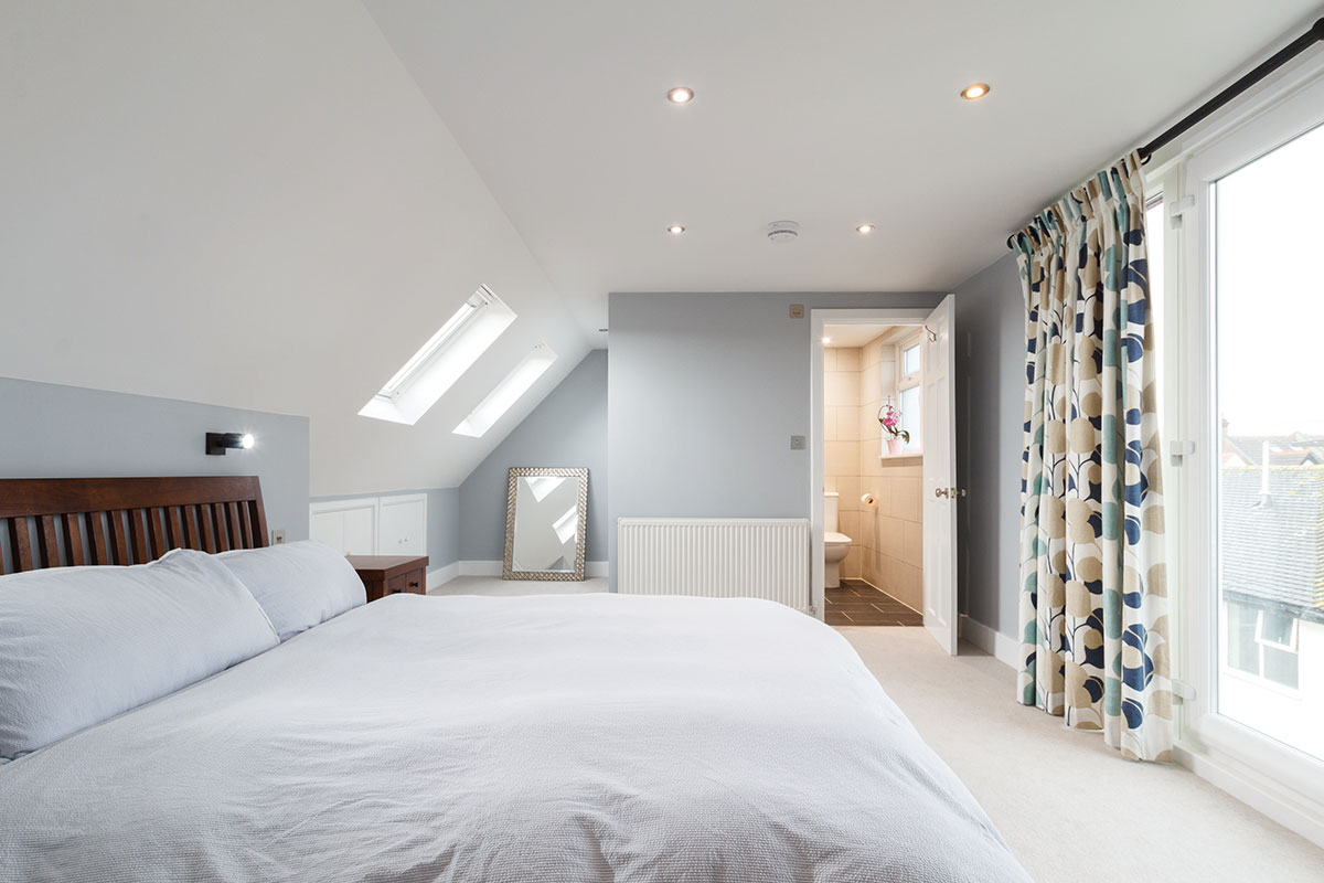 Ensuite bedroom in loft conversion