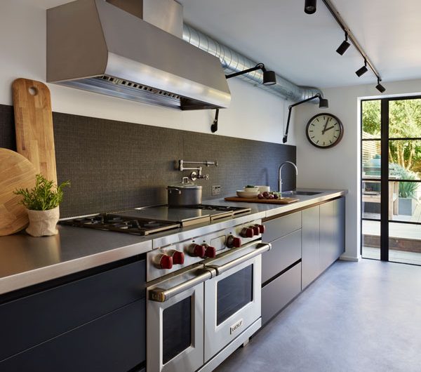 Black kitchen