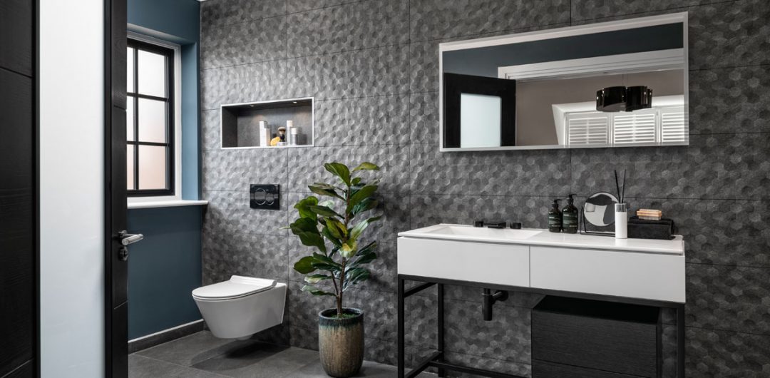 Freestanding unit with matt black frames to help keep your bathroom tidy