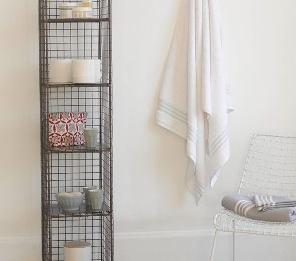 how to keep your bathroom tidy