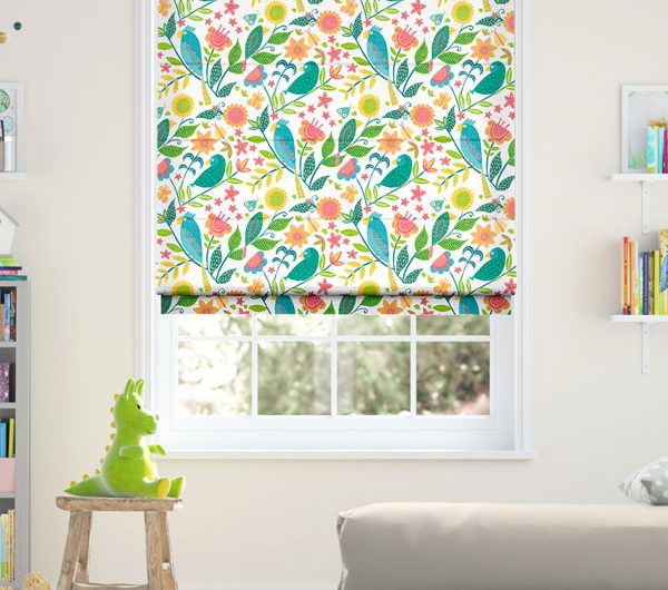 Patterned roman blind