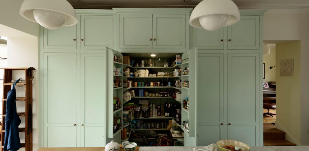How to install a larder in your kitchen