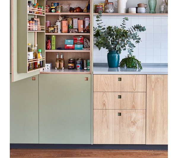 How to install a larder in your kitchen