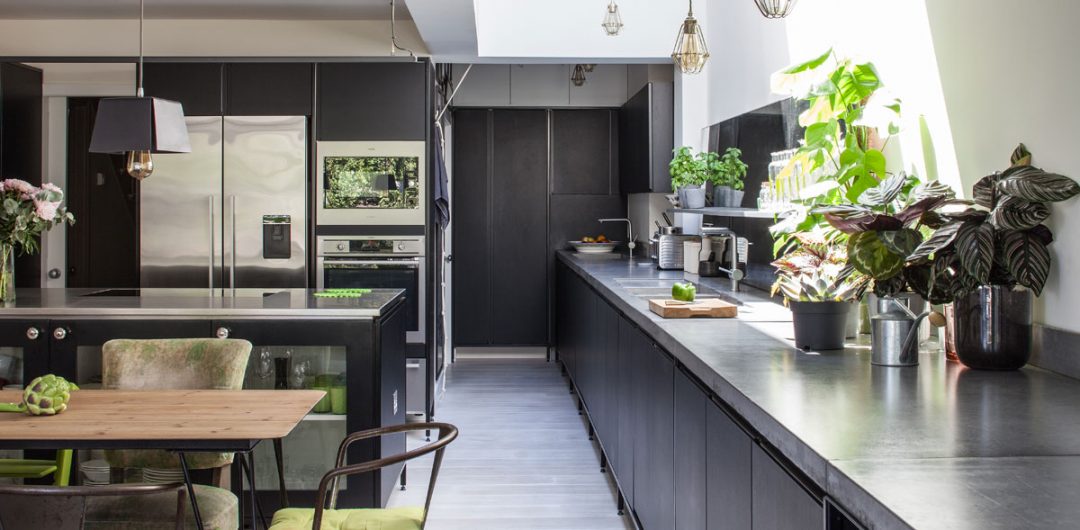 Black kitchen