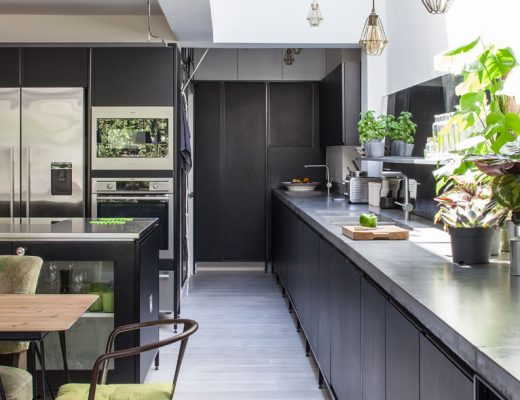Black kitchen