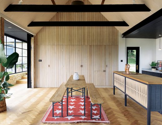 Kitchen in dark blue with natural wood features