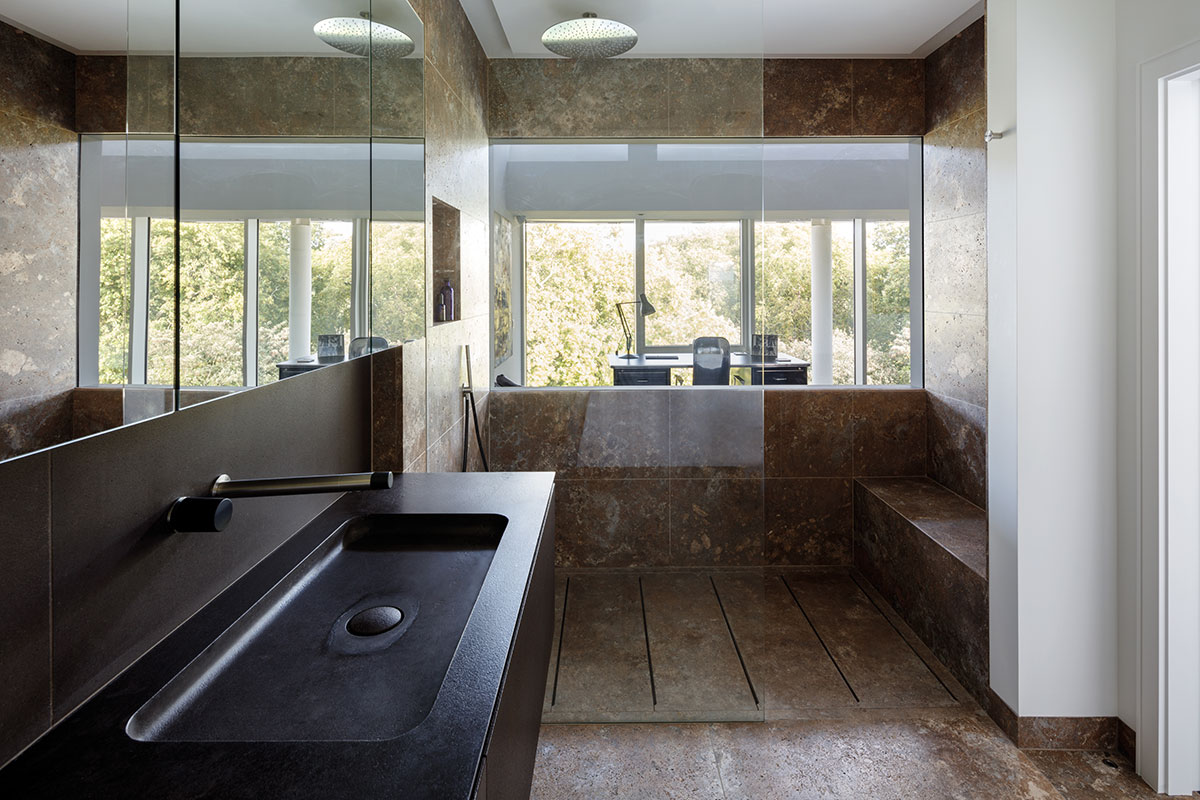 The bathroom of the master suite 