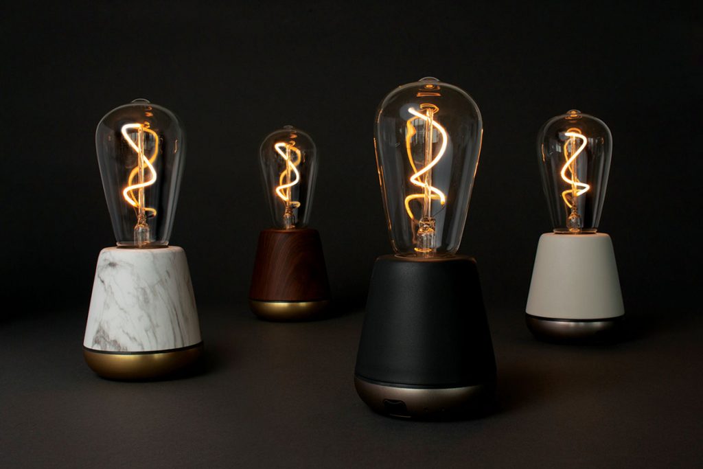 One cordless LED table lamp 