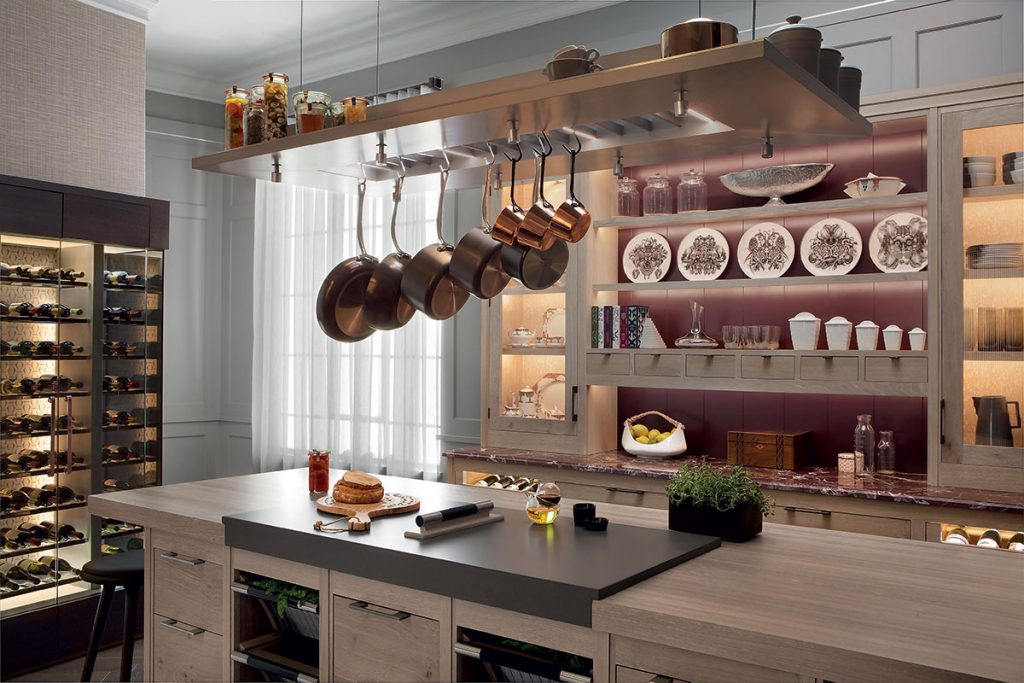Kitchen storage hanging rail with pans