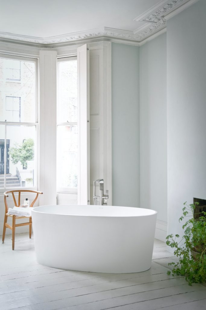 Freestanding bath