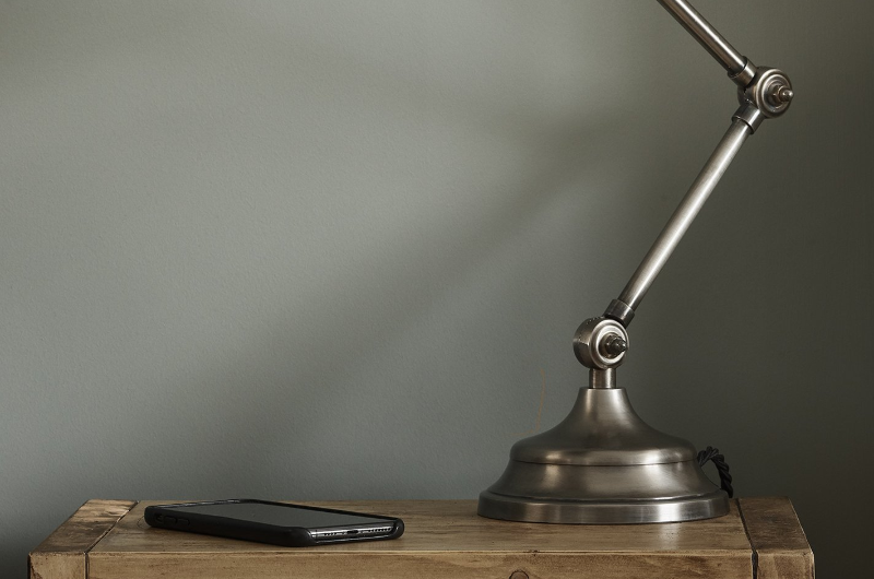 Metallic lamp