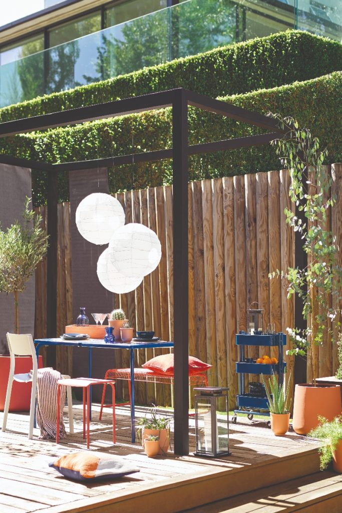outdoor kitchen