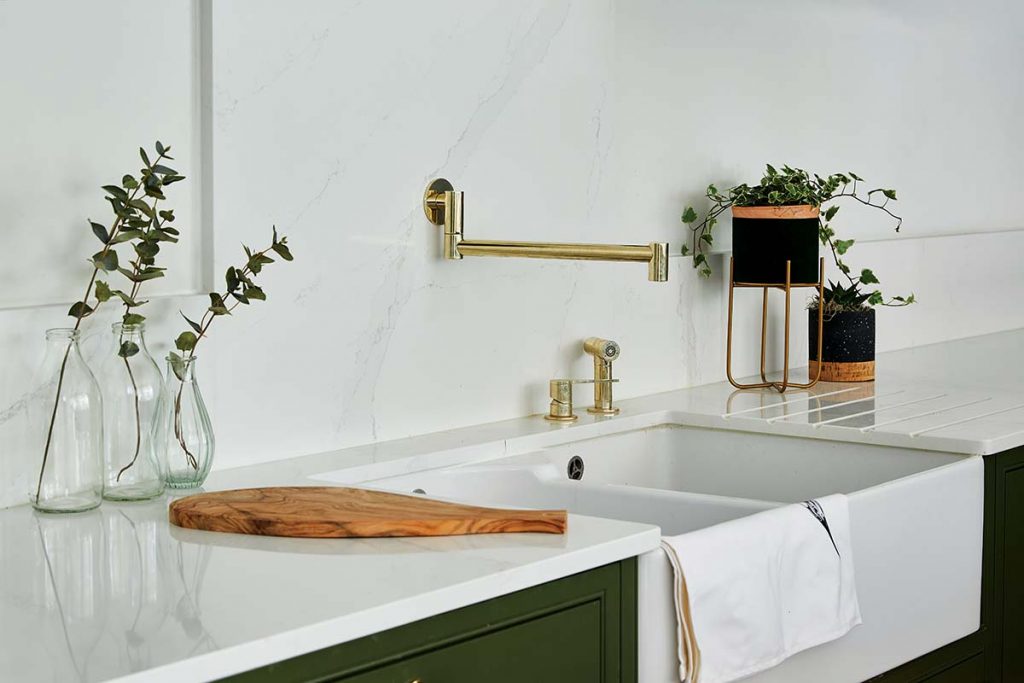 A green kitchen