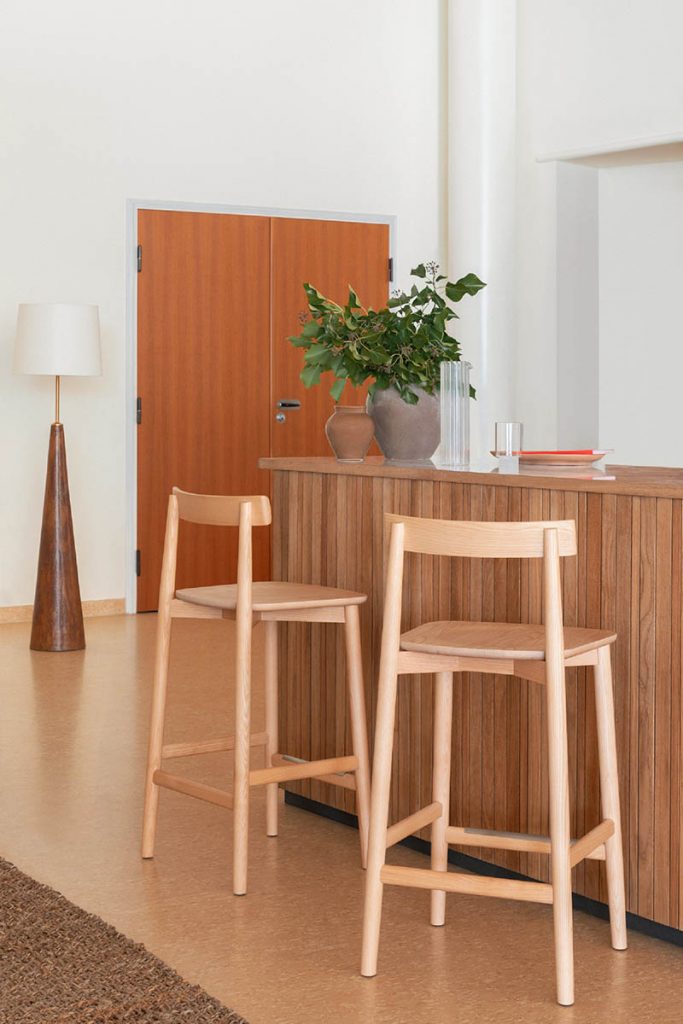 barstools with backs wood